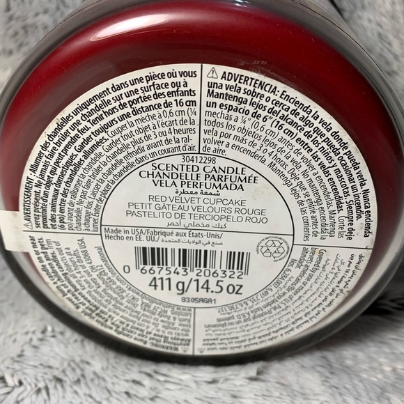 Red Velvet Cupcake 3-Wick Candle from Bath & Body Works (2018) BBW - Picture 3 of 3